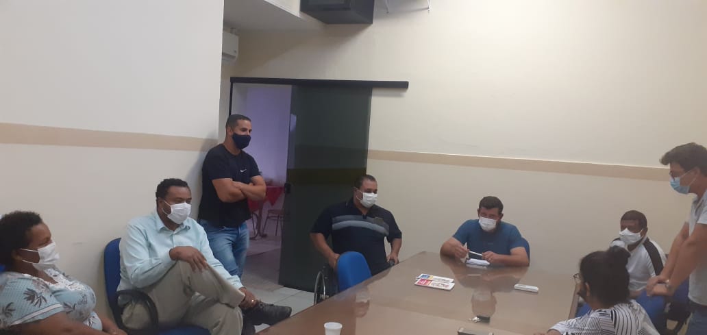 Foto 1 de 3 — Vereadores de Trabiju se reúnem com prefeito para discussão de novas medidas de combate ao coronavírus